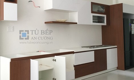 Thi công tủ bếp Acrylic nhà phố Huỳnh Tấn Phát Quận 7